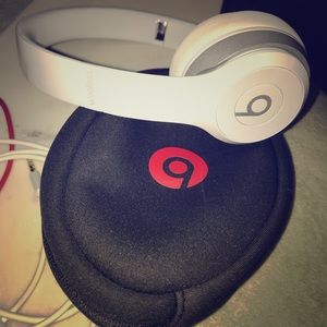 Beats solo 2 wireless headphones by Dr. Dre